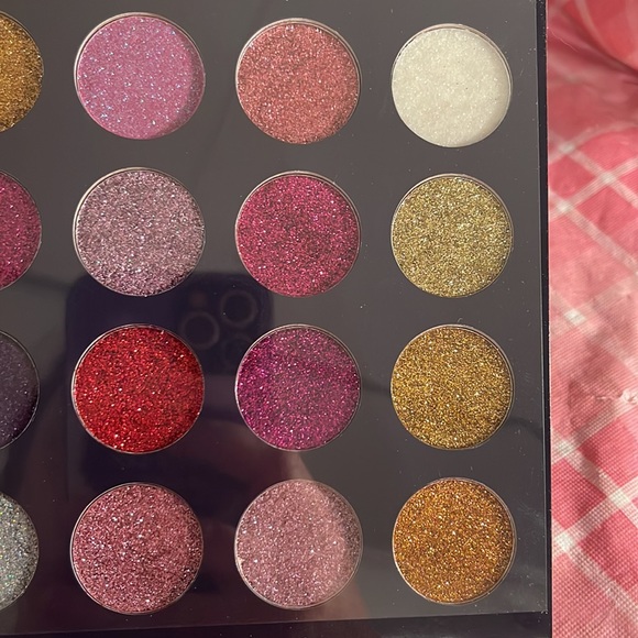 🎈SALE🎈🎀#44.MAKEUP 24-GLITTER EYESHADOW PALETTE🎀 - Picture 4 of 5